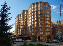 Будинок по вулиці Амосова, 63 - ЖК София